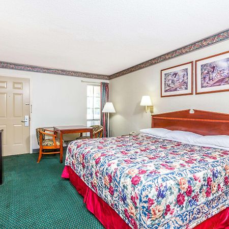Days Inn By Wyndham Корнелия Экстерьер фото