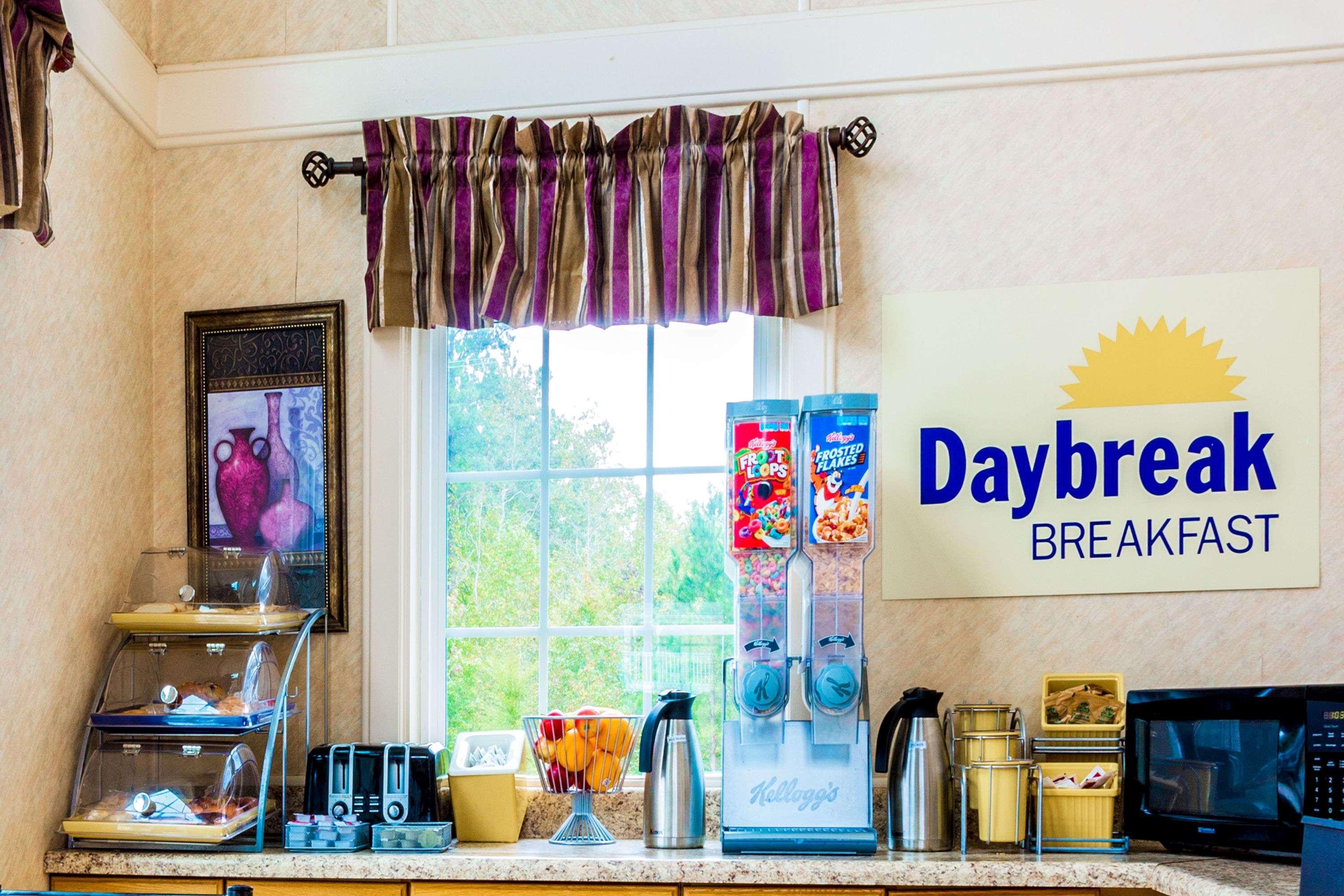 Days Inn By Wyndham Корнелия Экстерьер фото