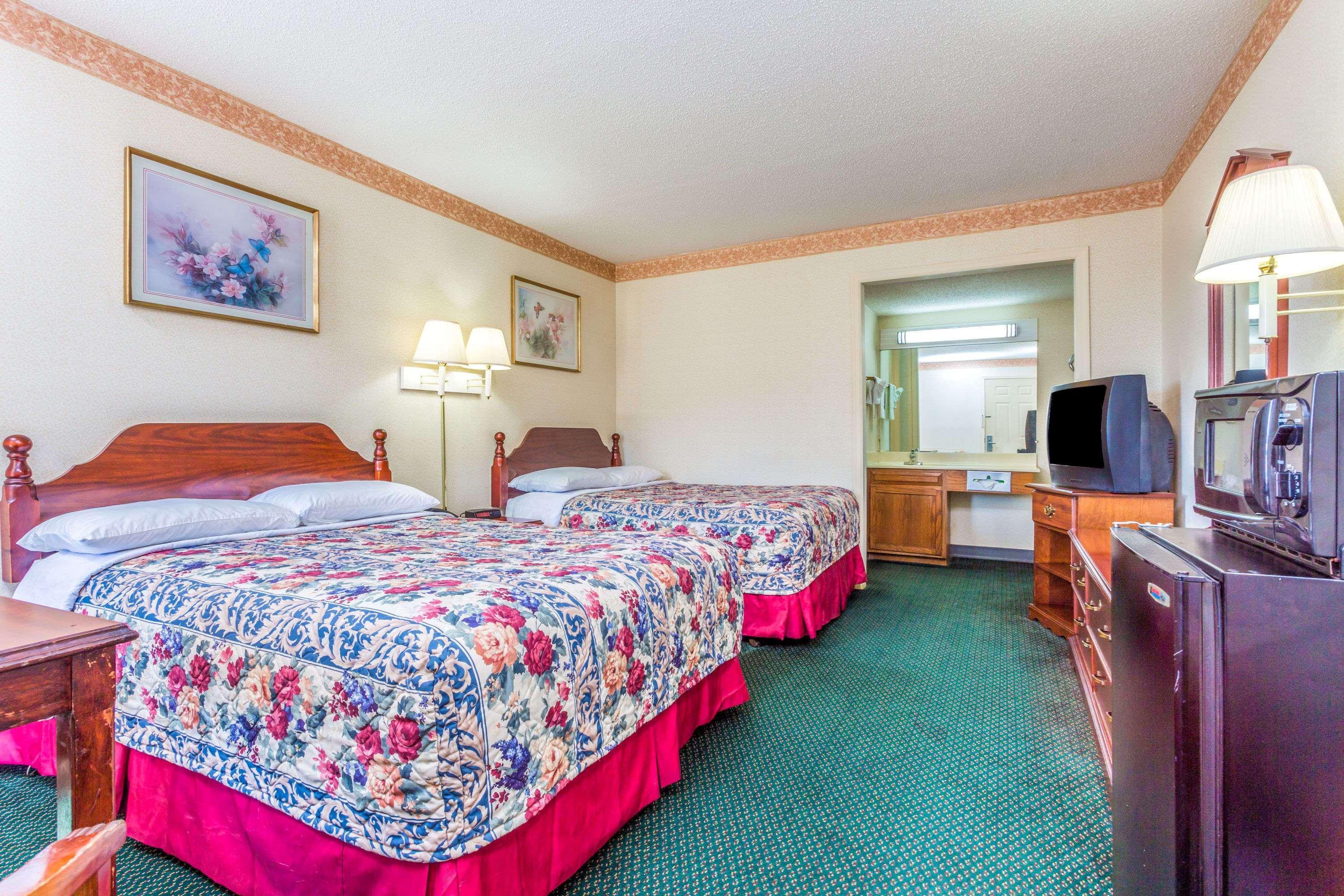 Days Inn By Wyndham Корнелия Экстерьер фото