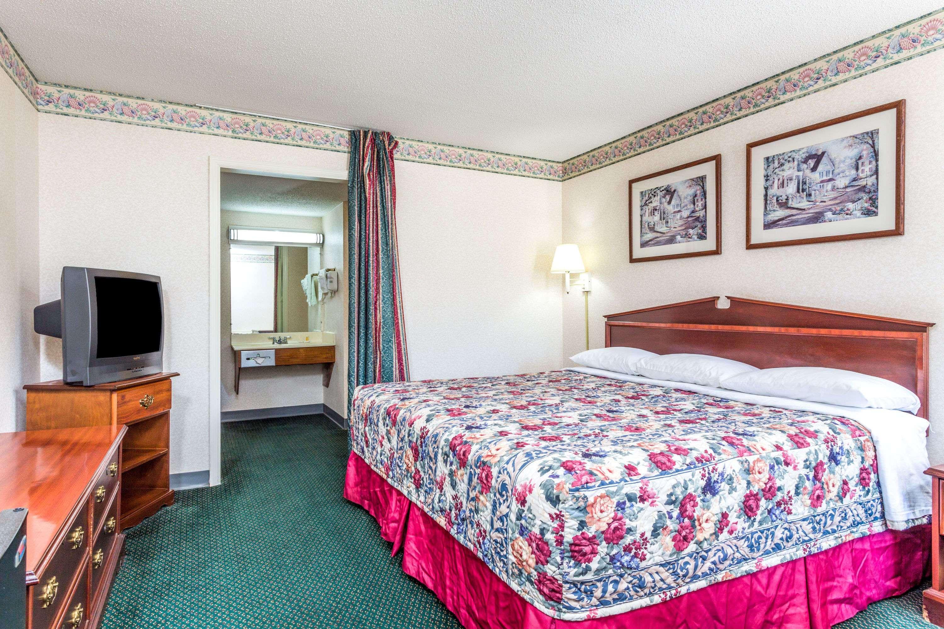 Days Inn By Wyndham Корнелия Экстерьер фото