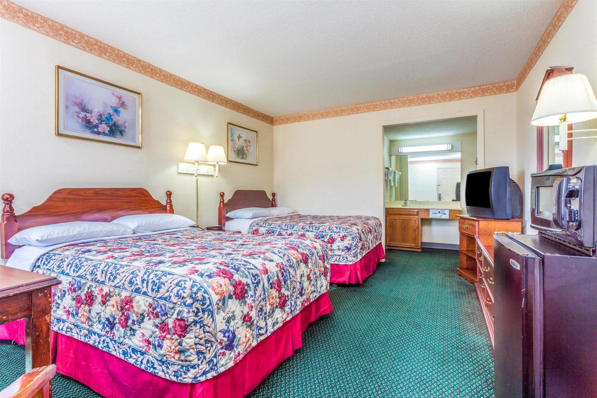 Days Inn By Wyndham Корнелия Экстерьер фото