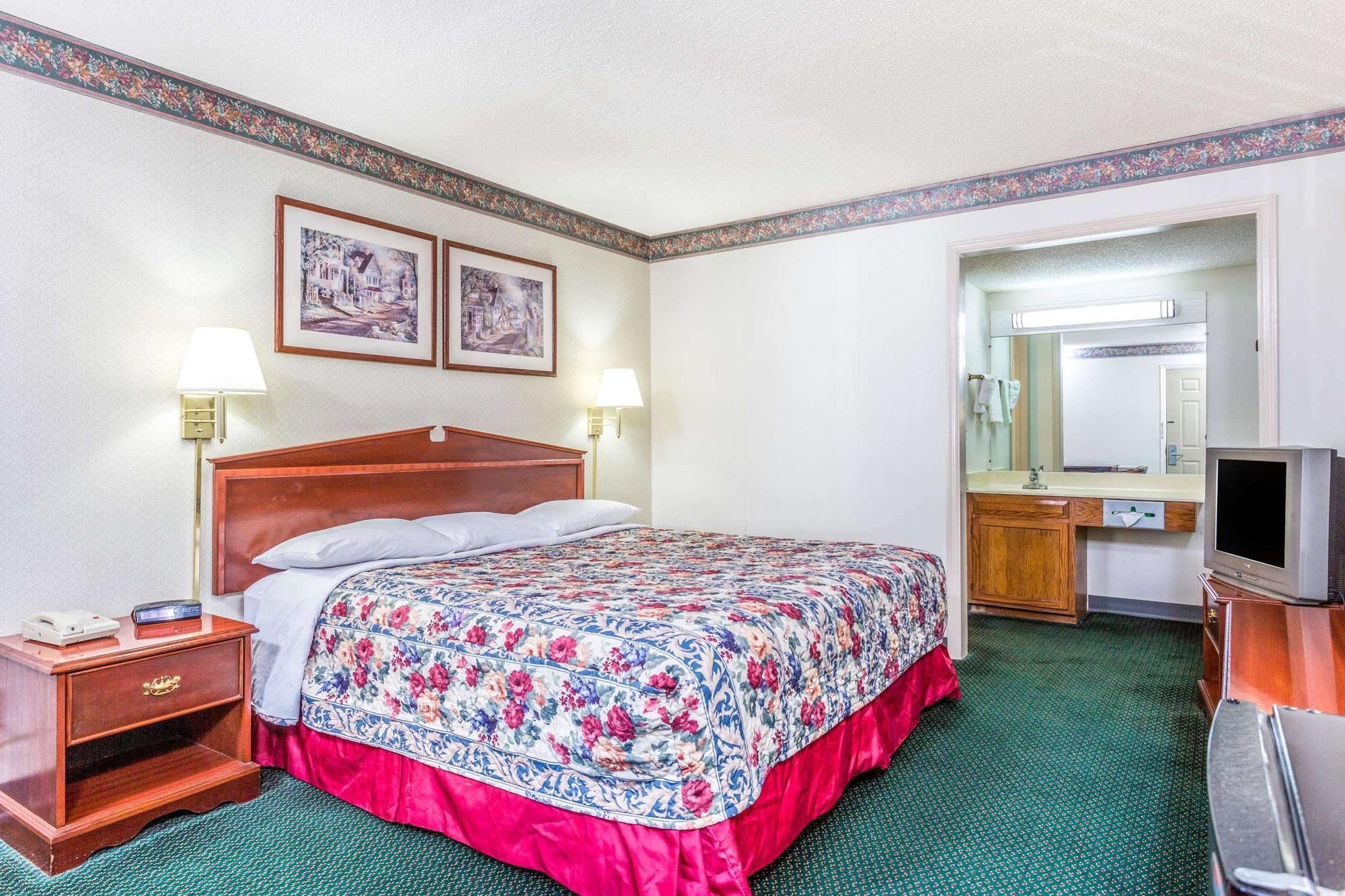 Days Inn By Wyndham Корнелия Экстерьер фото
